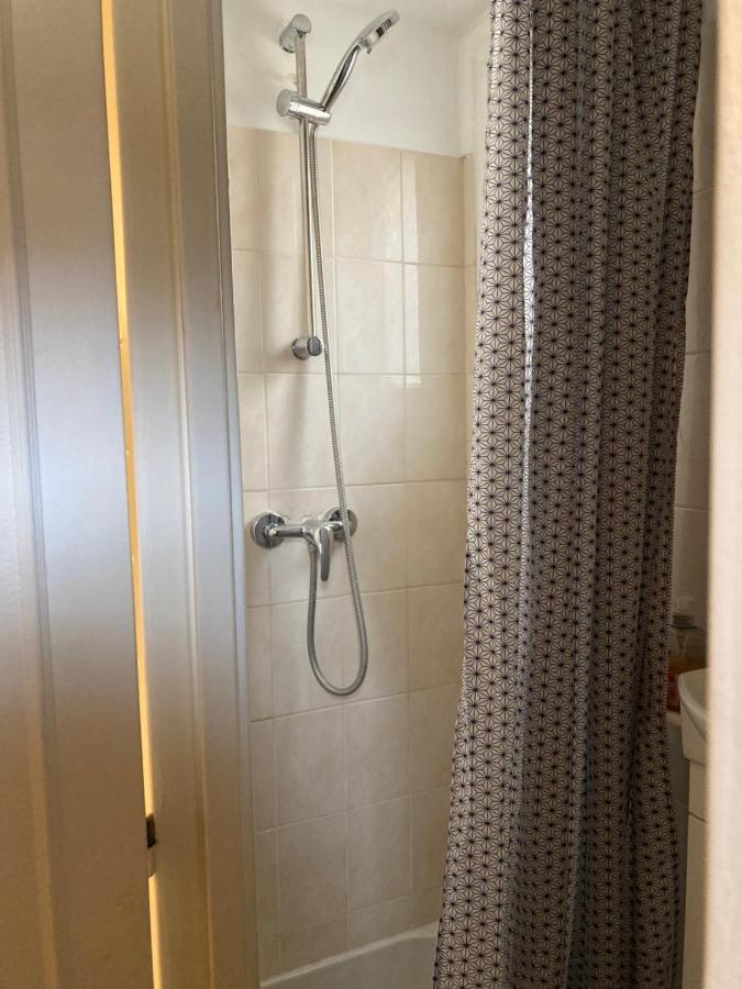מאלאקוף Une Chambre Chez Nous, A 12 Minutes De Paris מראה חיצוני תמונה
